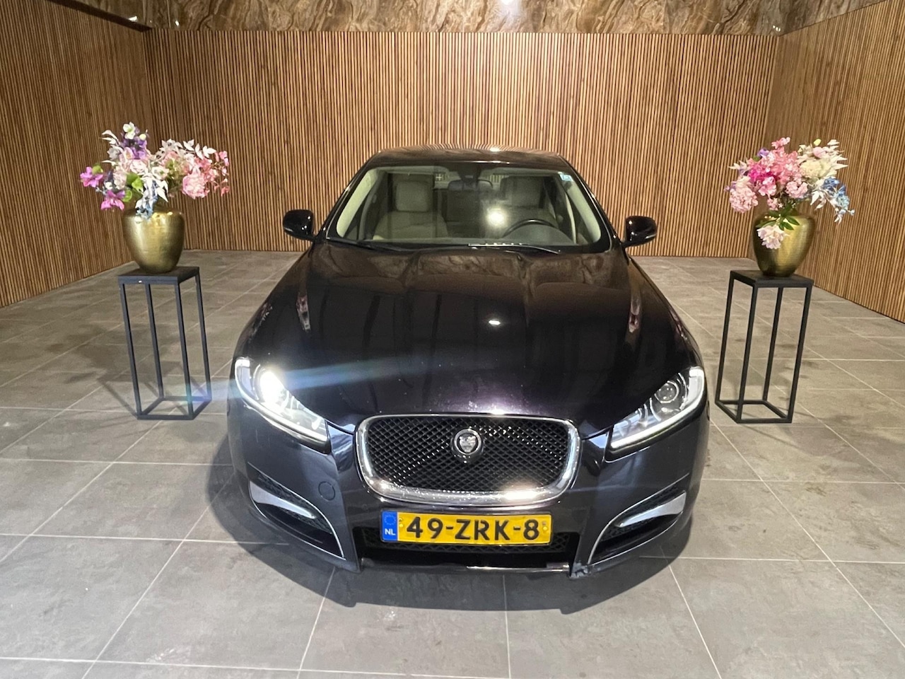 Jaguar XF - 2.2D Premium Business Edition AUTOMAAT LEER ZWART 2013 - AutoWereld.nl