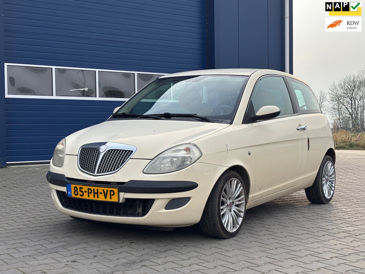 Lancia Y(psilon) - Ypsilon 1.2-16V Argento - AutoWereld.nl