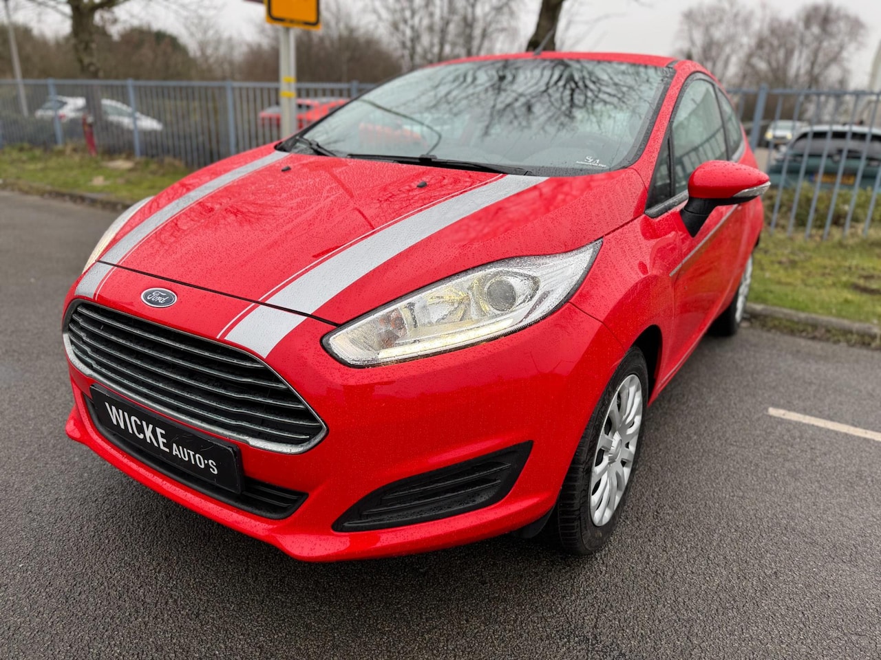 Ford Fiesta - 1.25 Airco stoelverwarming 2017 Rood APK Elektr ramen - AutoWereld.nl