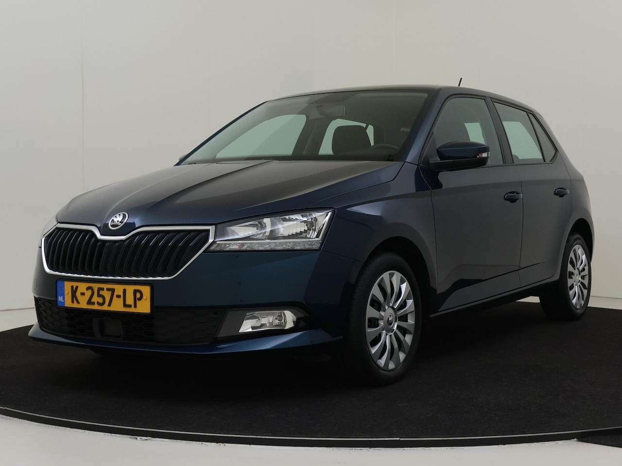 Skoda Fabia - 1.0 TSI Ambition | CarPlay | Parkeersensoren achter | Cruise control | Airco | DAB radio | - AutoWereld.nl