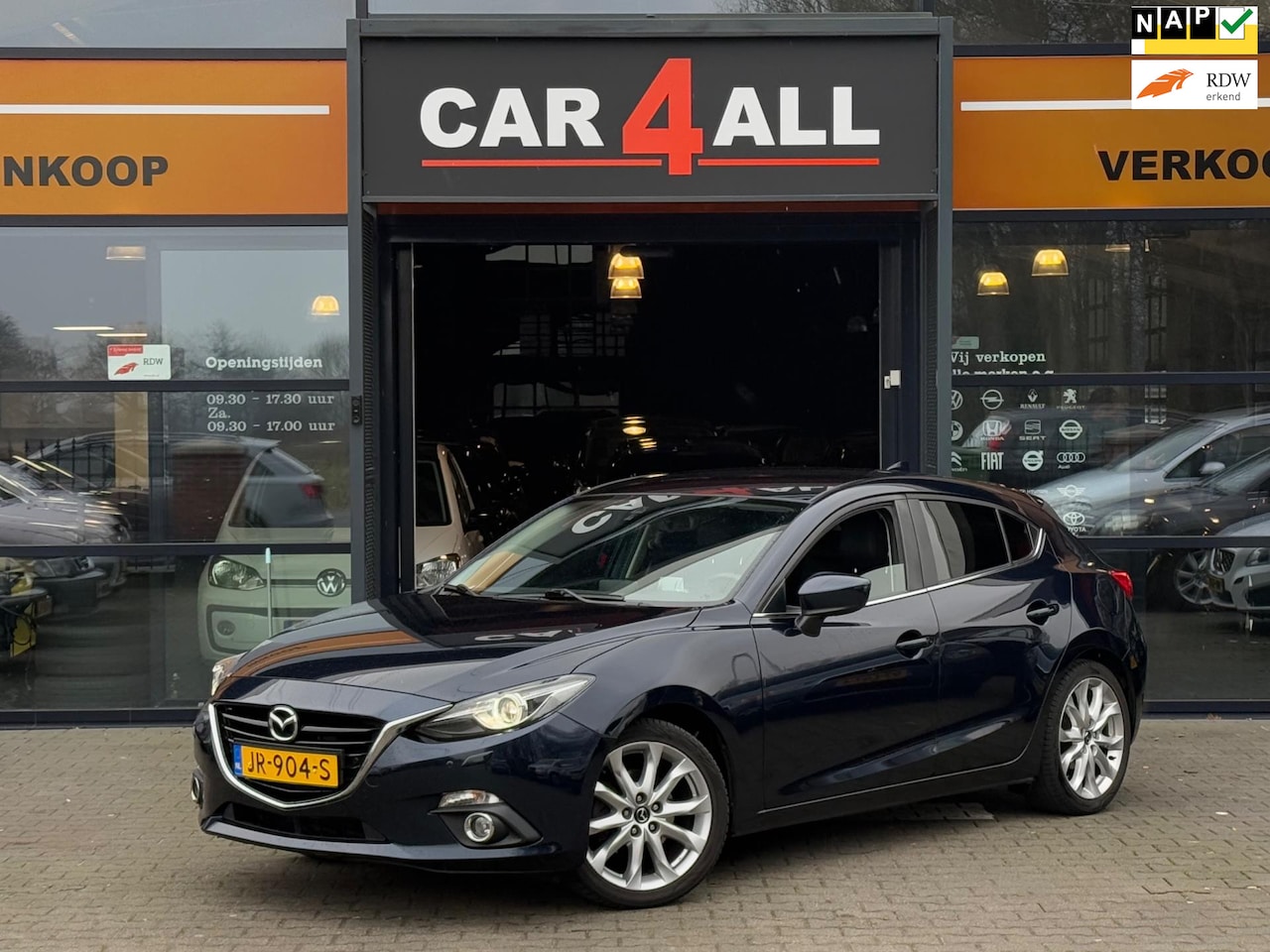 Mazda 3 - 2.0 GT-M NAP/HU-D/XENON/NAVI/STVRM/LEDER/PDC/ZEER NETJES! - AutoWereld.nl