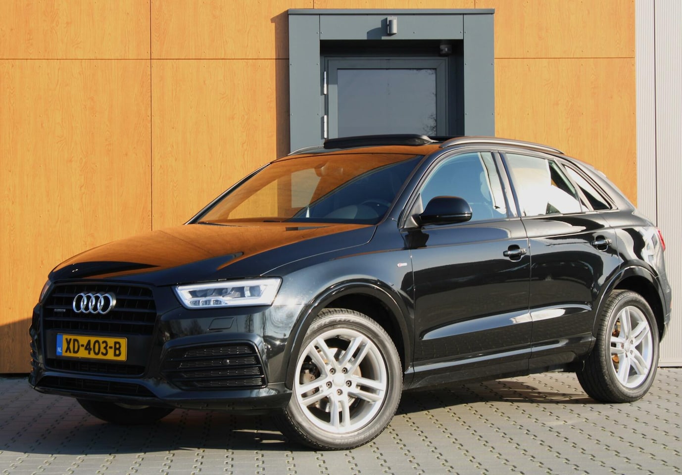 Audi Q3 - 2.0TFSI quattro Sport S Line| Pano | Trekhaak | Xenon - AutoWereld.nl