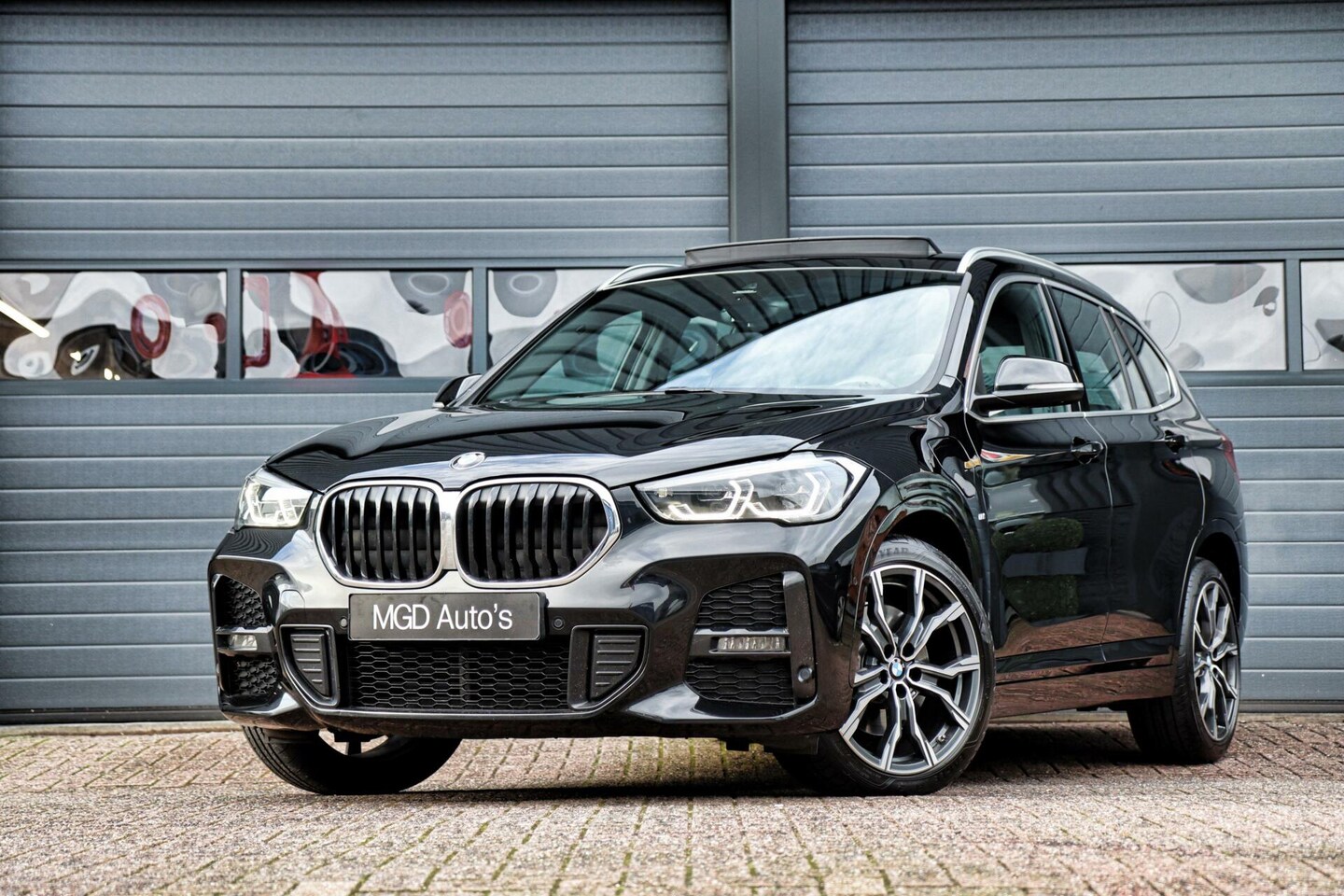 BMW X1 - xDrive25e M-Sport M-Pakket /LED/PANODAK/ACC/HUD/HARMAN-KARDON/CAMERA/KEYLESS! - AutoWereld.nl