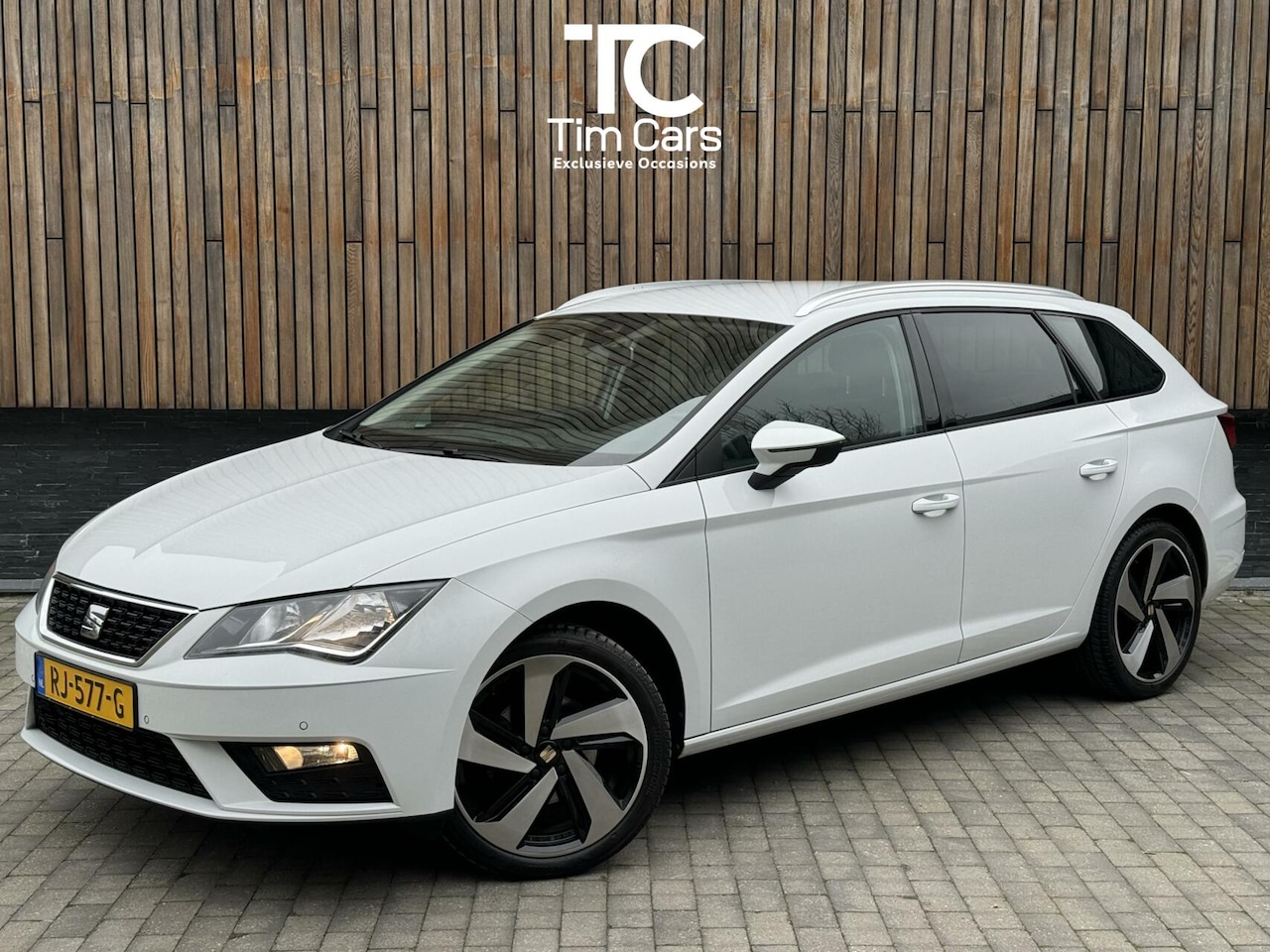 Seat Leon ST - 1.4 EcoTSI Business Intense Automaat | Alcantara bekleding | Seat Sound | Apple CarPlay | - AutoWereld.nl