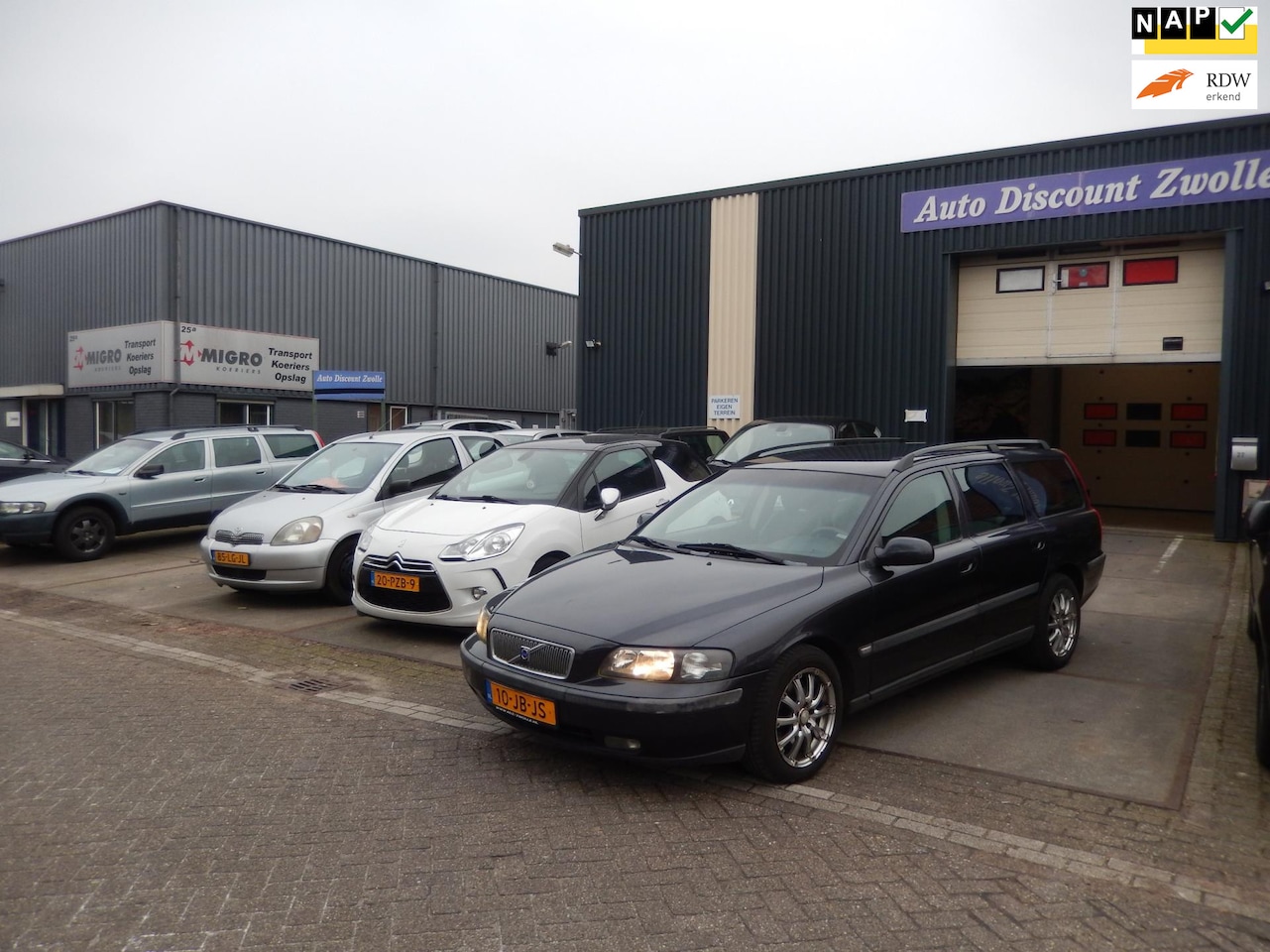 Volvo V70 - 2.4 T Comfort Line APK TOT 25-03-2026 - AutoWereld.nl