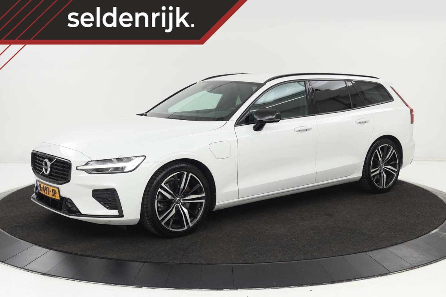 Volvo V60 - 2.0 T6 Recharge AWD R-Design | Trekhaak | Stoel & stuurverwarming | Adaptive cruise | Carp - AutoWereld.nl