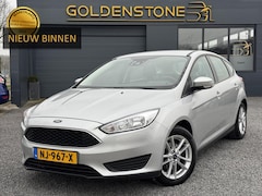 Ford Focus - 1.0 Titanium Clima, Cuise, PDC, Trekhaak, Weinig KM, APK tot 05-2025