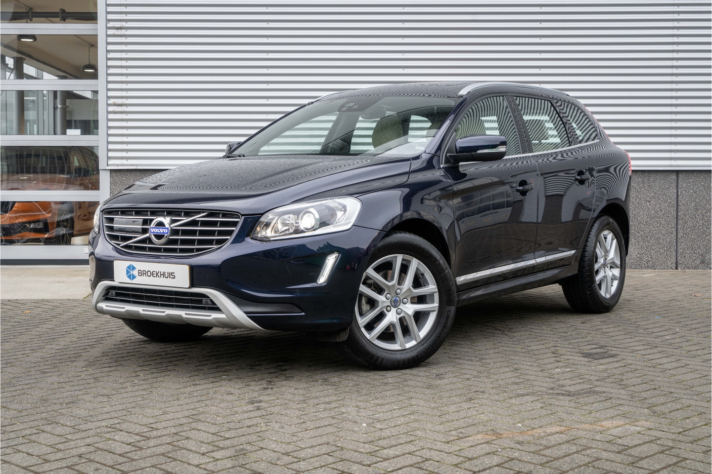 Volvo XC60 - 2.0 T5 Pan-Dak| Leer| afneembare trekhaak| ACC | Camera | keyless| - AutoWereld.nl