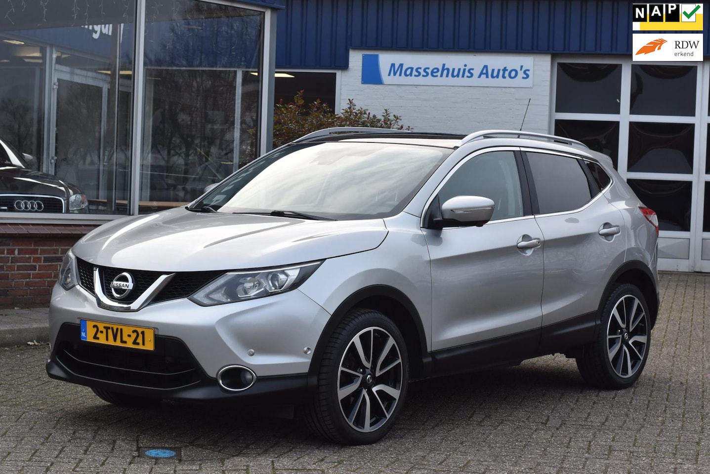 Nissan Qashqai - 1.2 Premier Edition 130dkm Trekhaak 360 camera Navi Cruise Clima Nwe APK - AutoWereld.nl