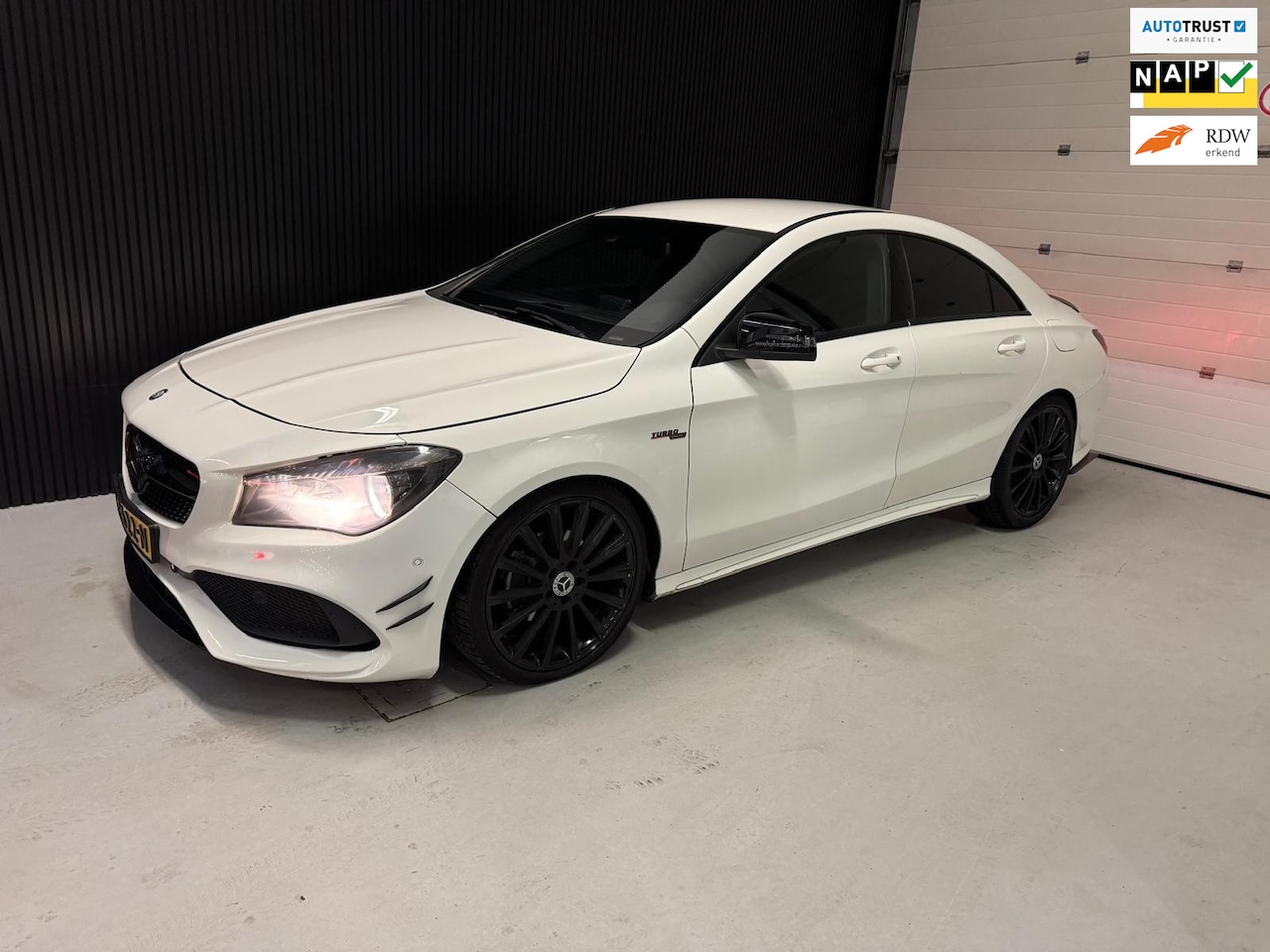 Mercedes-Benz CLA-Klasse - 180 amg pakket - AutoWereld.nl