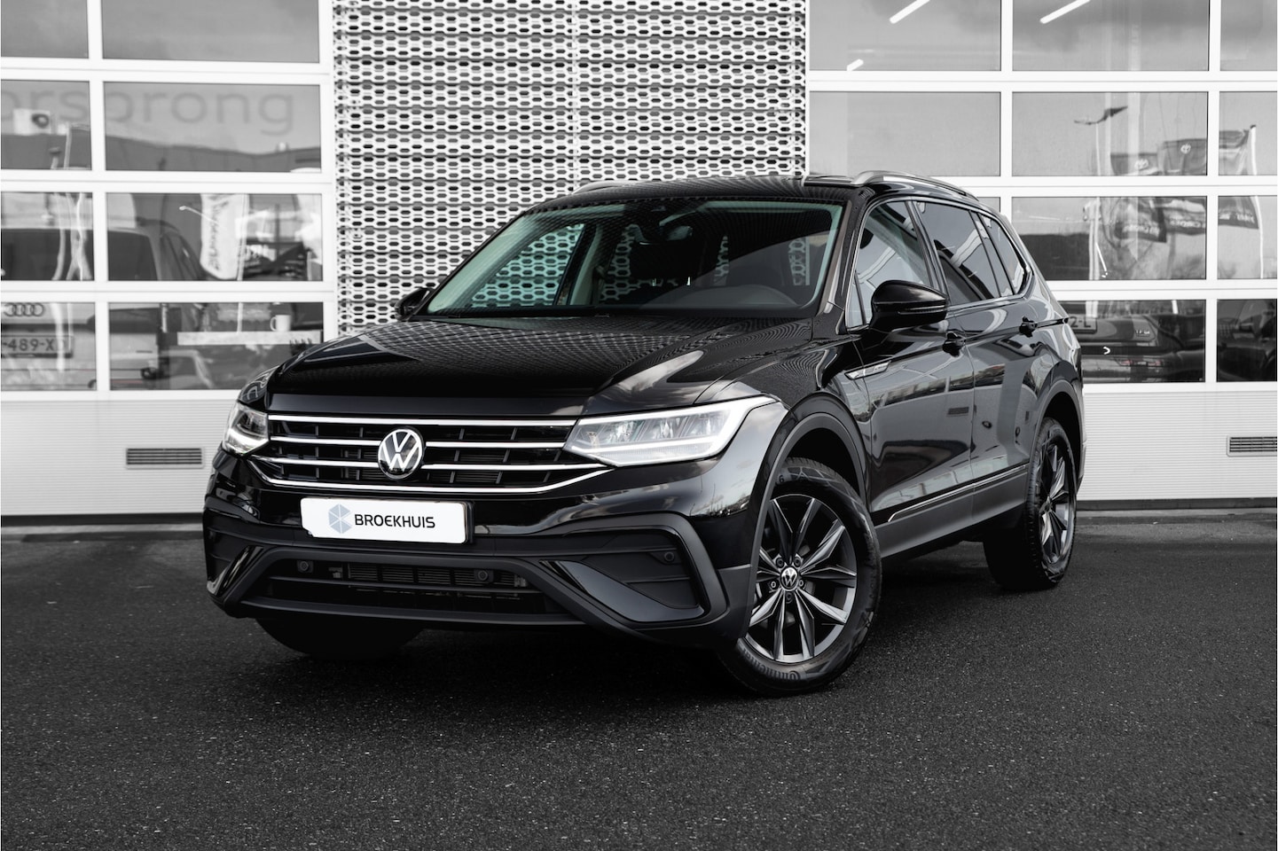 Volkswagen Tiguan Allspace - 1.5 TSI Life Business 7p. 150pk DSG | Camera | Zwenkbare Trekhaak | Stoelverw. | Navigatie - AutoWereld.nl