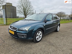 Ford Focus - 1.6-16V Futura