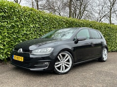 Volkswagen Golf - 1.4 TSI Highline Automaat | Navi | Clima | Stoelverwarming | 18" Velgen | Velours | PDC |