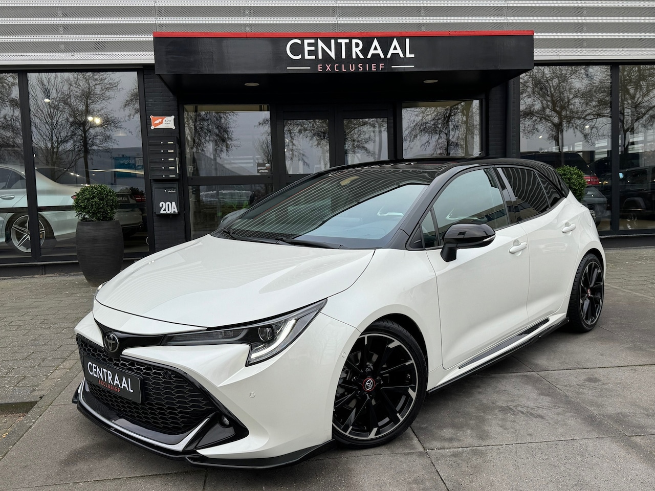 Toyota Corolla - 1.8 Hybrid GR-Sport 123PK|Carplay|Camera|Sfeerverlichting|ACC|Stoelverwarming - AutoWereld.nl