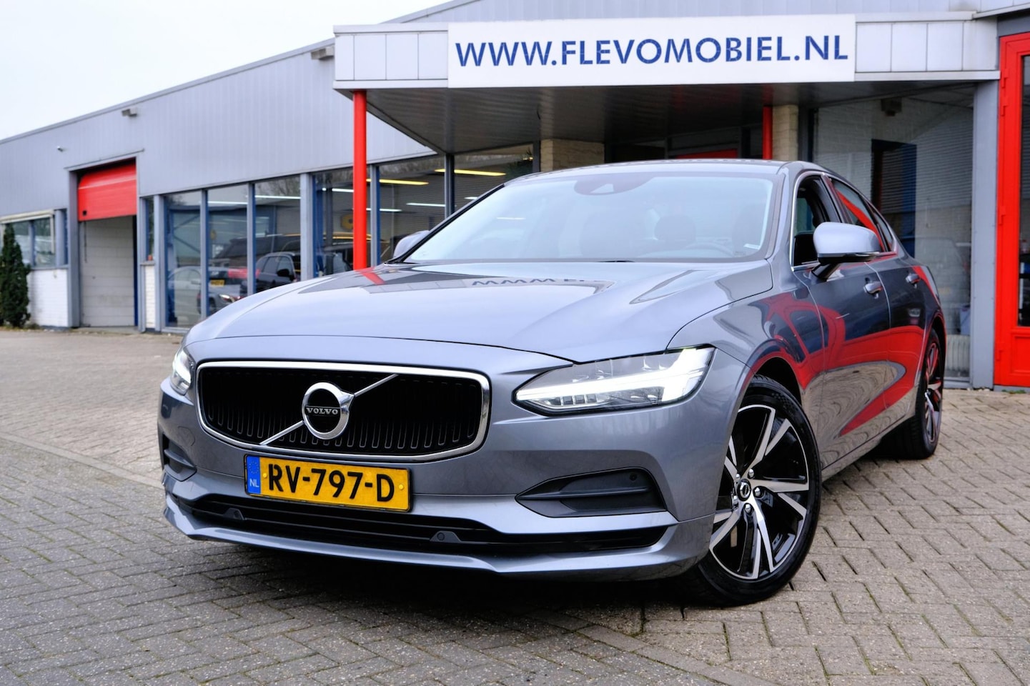 Volvo S90 - 2.0 T4 Momentum+ Aut. Leder|Led|Navi|Camera|Dealer OH - AutoWereld.nl