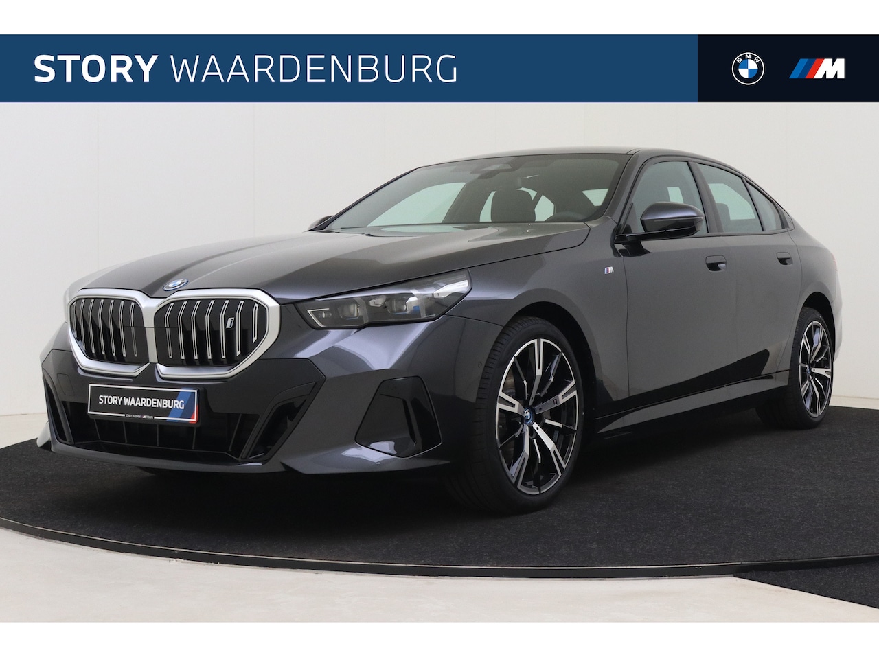 BMW i5 - eDrive40 M Sport / Panoramadak / Adaptieve LED / Stuurverwarming / M Sportonderstel / Park - AutoWereld.nl