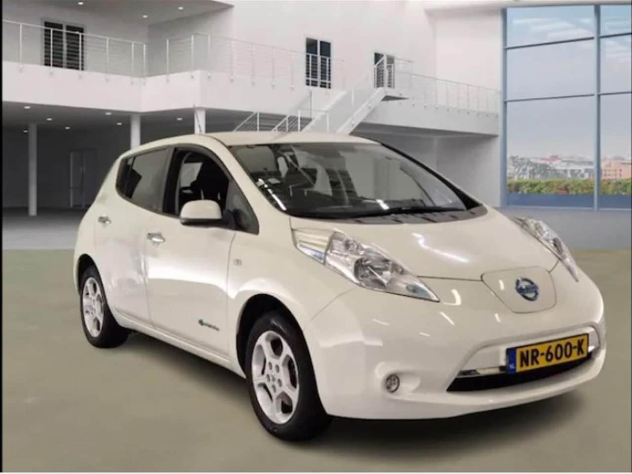 Nissan LEAF - Acenta 30kW startactieradius 172 km (100% geladen) - AutoWereld.nl