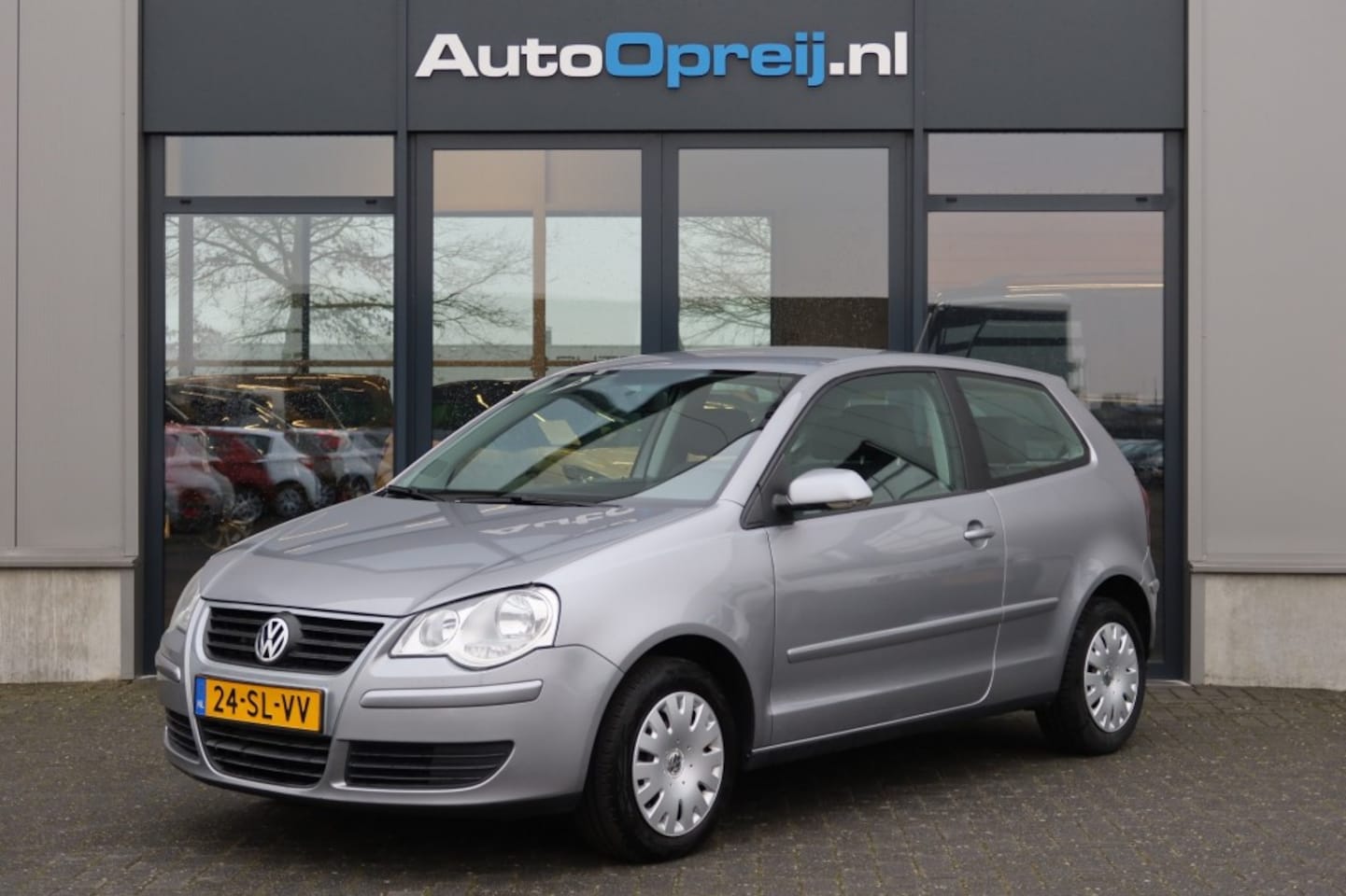 Volkswagen Polo - 1.4-16V AUTOMAAT Optive 75pk Airco, Trekhaak, Dealer onderhouden - AutoWereld.nl