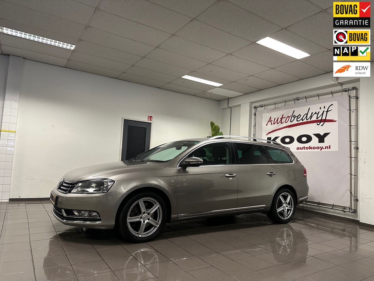 Volkswagen Passat Variant - 1.4 TSI Highline BlueMotion * Automaat / Trekhaak / Navigatie / NL Auto * - AutoWereld.nl