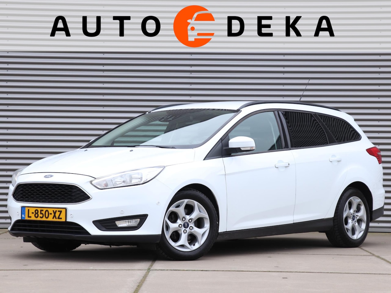 Ford Focus Wagon - 1.0 EcoBoost Trend Automaat *Navigatie*Parkeersens.* - AutoWereld.nl