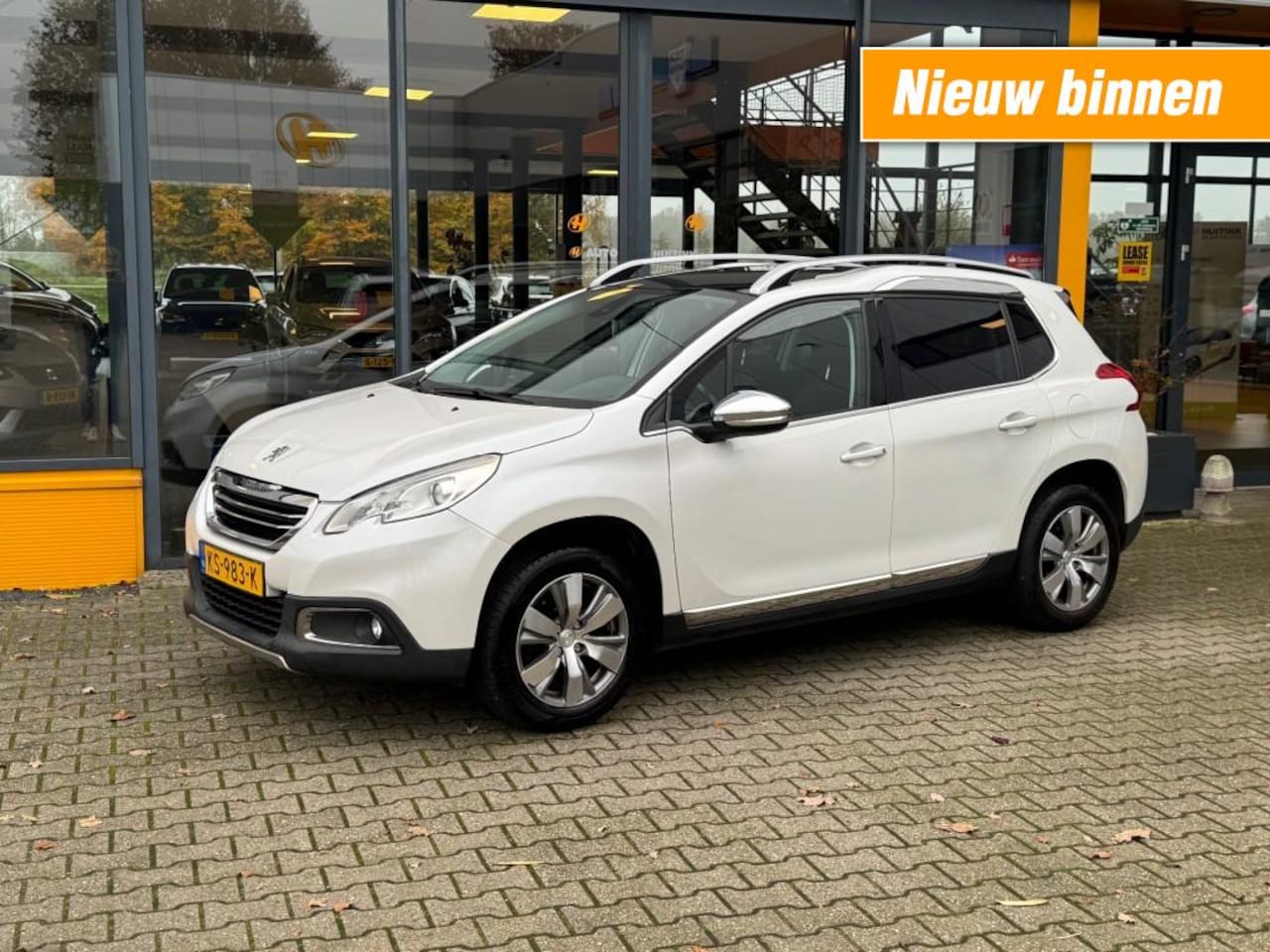 Peugeot 2008 - 1.2 PureTech Crossway - panoramadak - navi - AutoWereld.nl