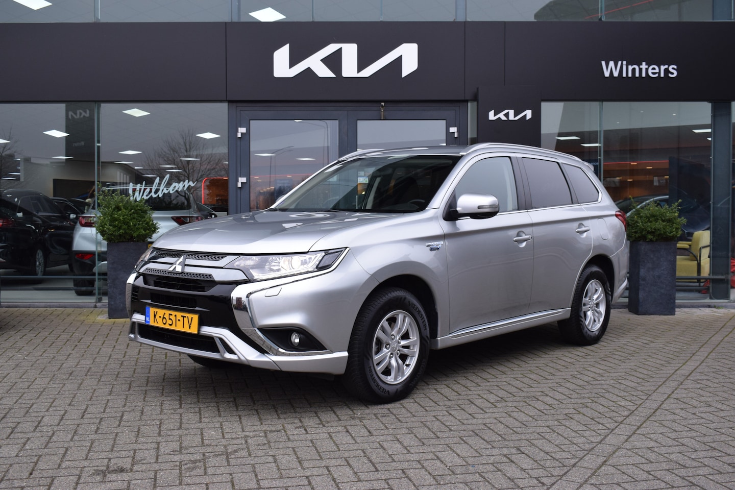 Mitsubishi Outlander - 2.4i PHEV 4WD Autom. ECC Cr.Control+Limiter SmartLink-Navi Camera+BT Stoelverw. 16"LMV+All - AutoWereld.nl