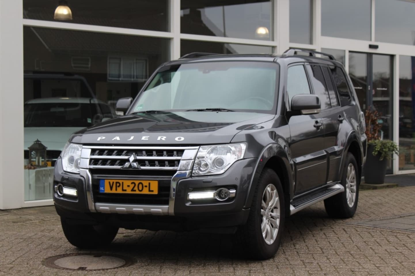 Mitsubishi Pajero - 3.2 DI-D  Instyle Grijs kenteken - AutoWereld.nl