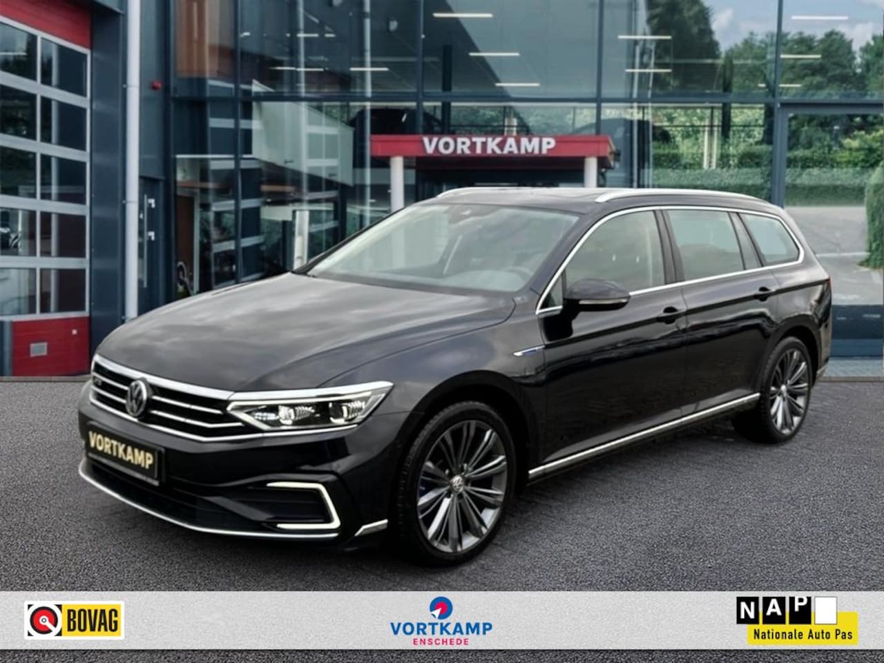 Volkswagen Passat Variant - 1.4 TSI GTE PANO-DAK/LEDER/TREKHAAK/IQ-LIGHTS/STANDKACHEL - AutoWereld.nl