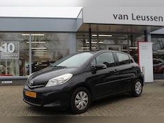 Toyota Yaris - 1.3 VVT-i NOW 5-DEURS NL-AUTO TREKHAAK ALL-SEASON BANDEN AIRCO EL-RAMEN & SPIEGELS