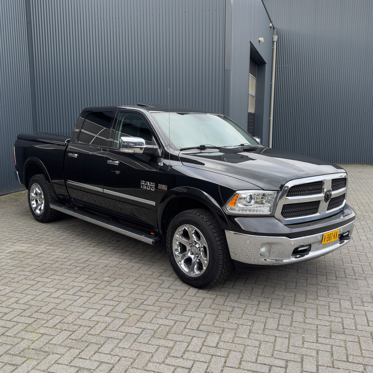 Dodge Ram 1500 - 5.7 V8 4x4 Crew Cab 6'4 - AutoWereld.nl