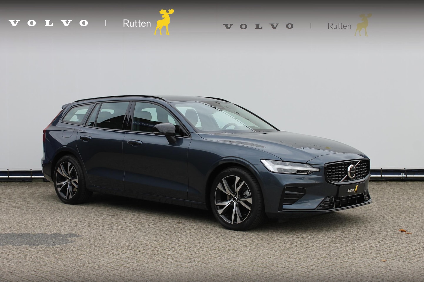 Volvo V60 - B4 211pk automaat Plus Dark Volvo V60 B4 197pk automaat Plus Dark / Dode hoekherkenning (B - AutoWereld.nl