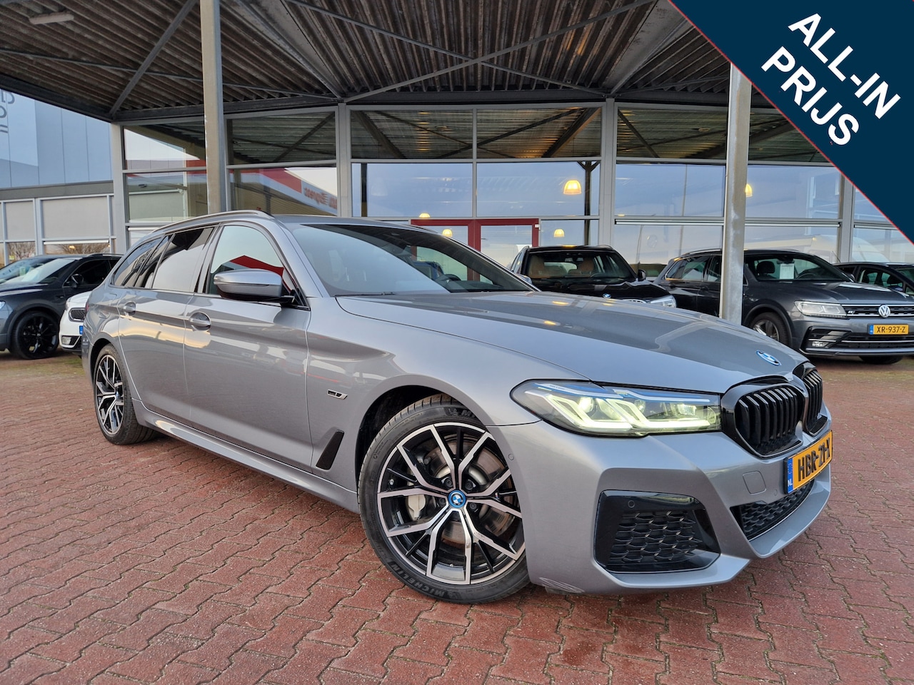 BMW 5-serie Touring - 530e Business Edition Plus Hybrid | ECC | STOELVERW | LEER | CAMERA | PANO | ELEKTR. TREKH - AutoWereld.nl