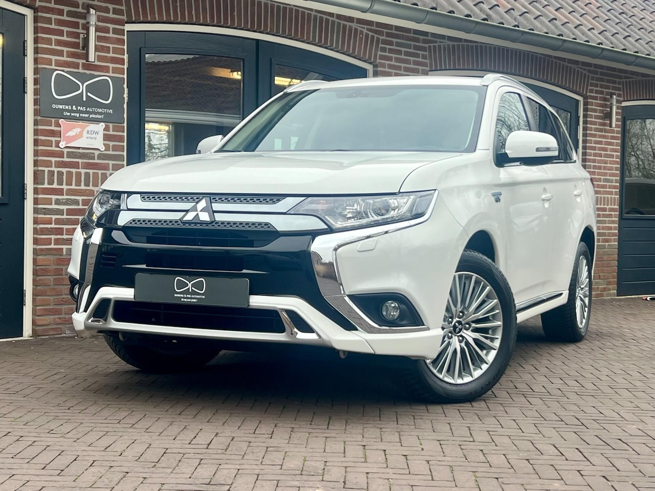 Mitsubishi Outlander - 2.4 PHEV Intense | 1E EIGENAAR | CARPLAY | LED | DEALER ONDERHOUDEN - AutoWereld.nl