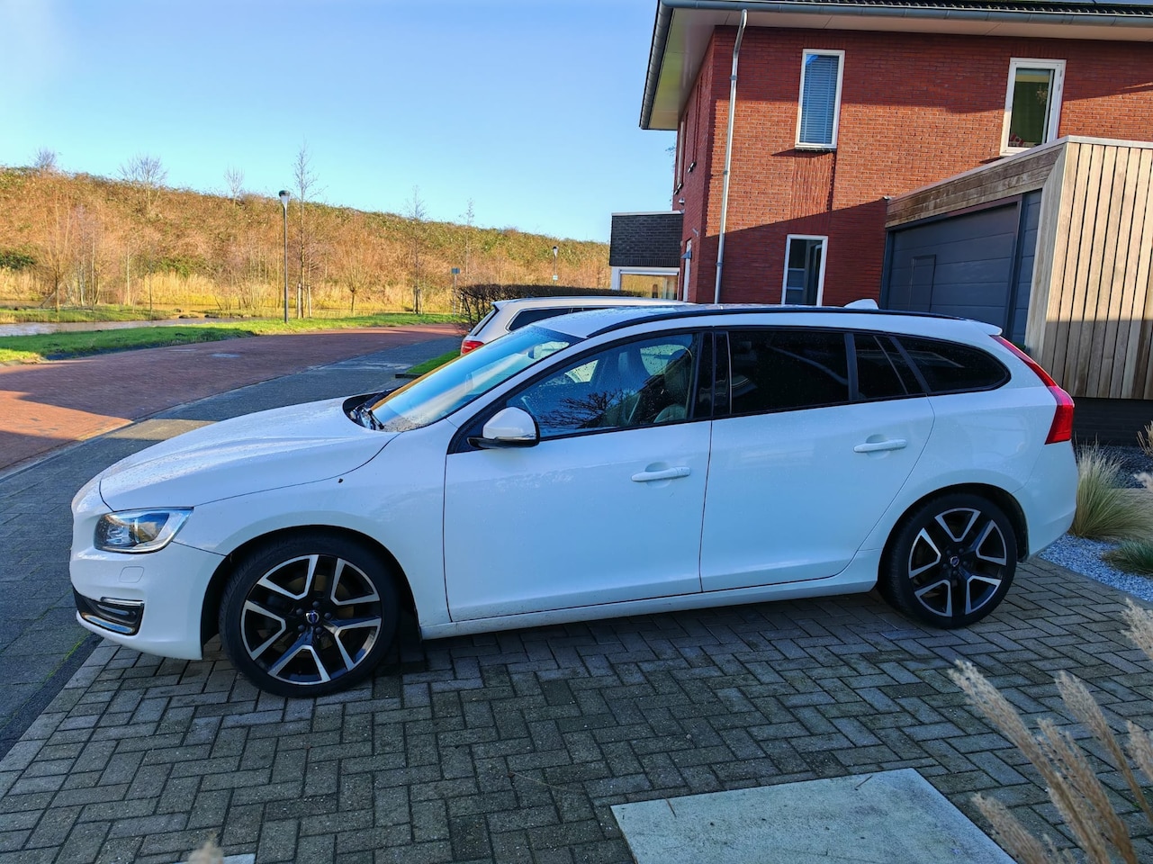 Volvo V60 - 2.0 D4 Business Sport - AutoWereld.nl