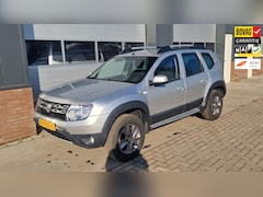 Dacia Duster - 1.6 Lauréate Trekhaak, incl. 12 mnd BOVAG GARANTIE