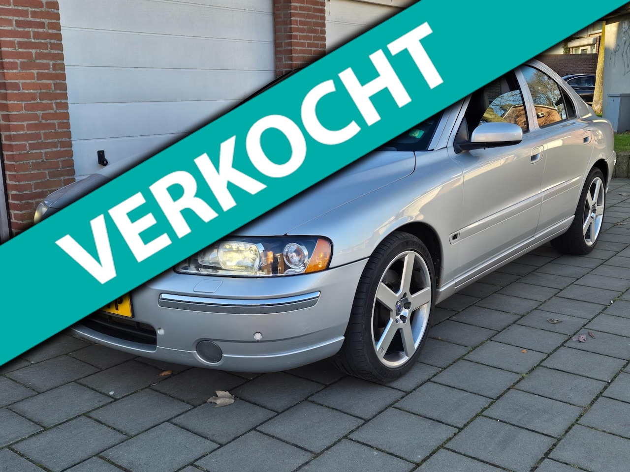 Volvo S60 - 2.4 T5 Summum 2.4 T5 Summum 260PK *NIEUWSTAAT* - AutoWereld.nl