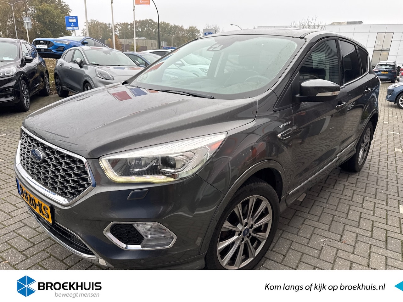 Ford Kuga - 1.5 EcoB. Vignale Aut. | Trekhaak | Pano | Adapt. Cruise | Leer | Xenon | Blis | 18'' - AutoWereld.nl