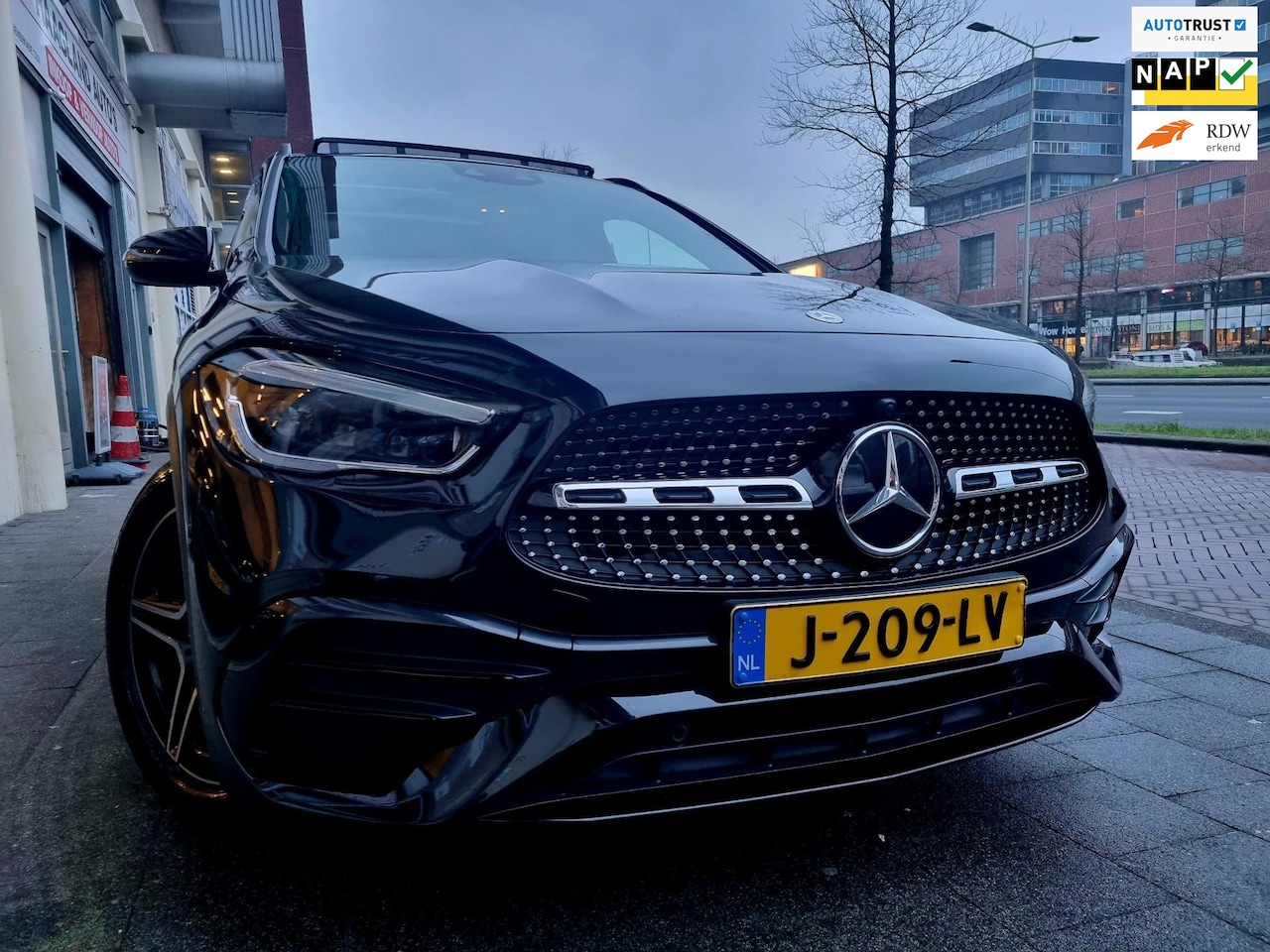 Mercedes-Benz GLA-Klasse - 200 d Business Solution AMG PanoDak Full Option Dealer Onderhouden - AutoWereld.nl