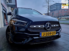 Mercedes-Benz GLA-Klasse - 200 d Business Solution AMG PanoDak Full Option Dealer Onderhouden