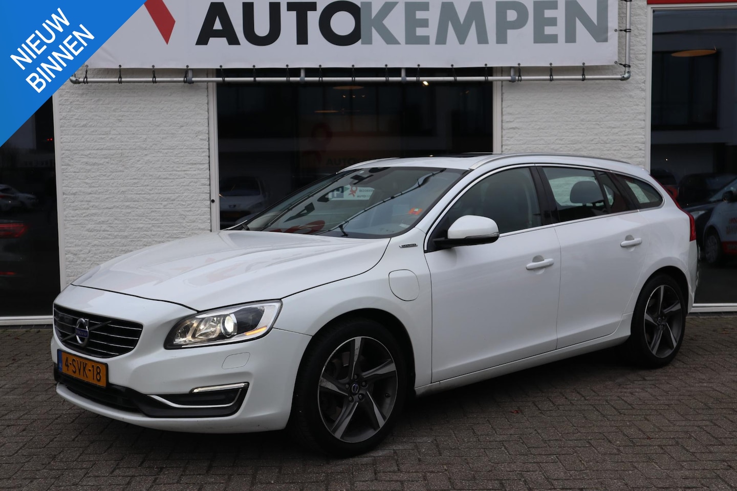 Volvo V60 - 2.4 D6 AWD PLUG-IN HYBRIDE SUMMUM FULL-OPTONS LICHTE SCHADE ZIJKANT ZIE FOTO'S - AutoWereld.nl