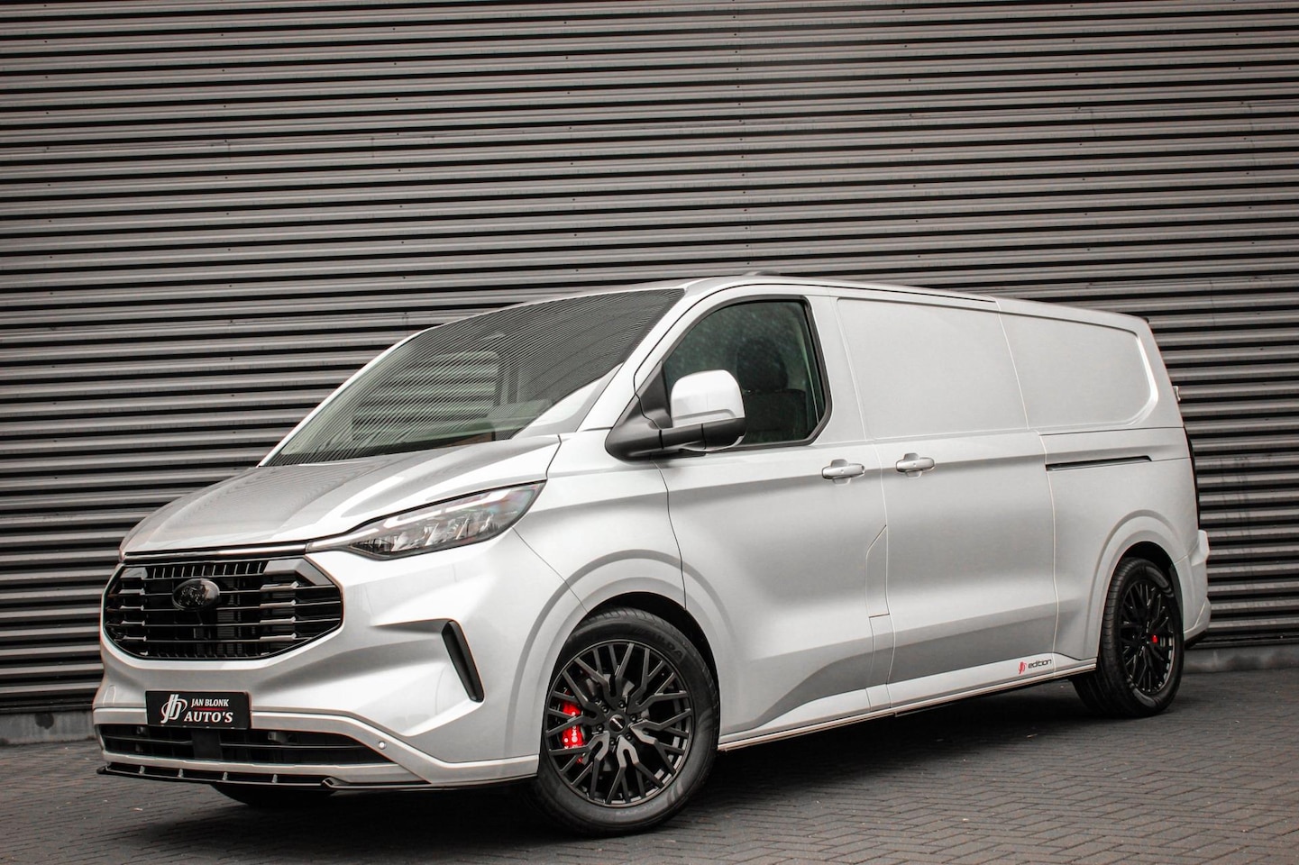 Ford Transit Custom - 320 2.0 TDCI L2H1 Limited 170PK JB- EDITION / DRIVER ASSISTANCE PACK / 3- ZITS / MY2024 / - AutoWereld.nl