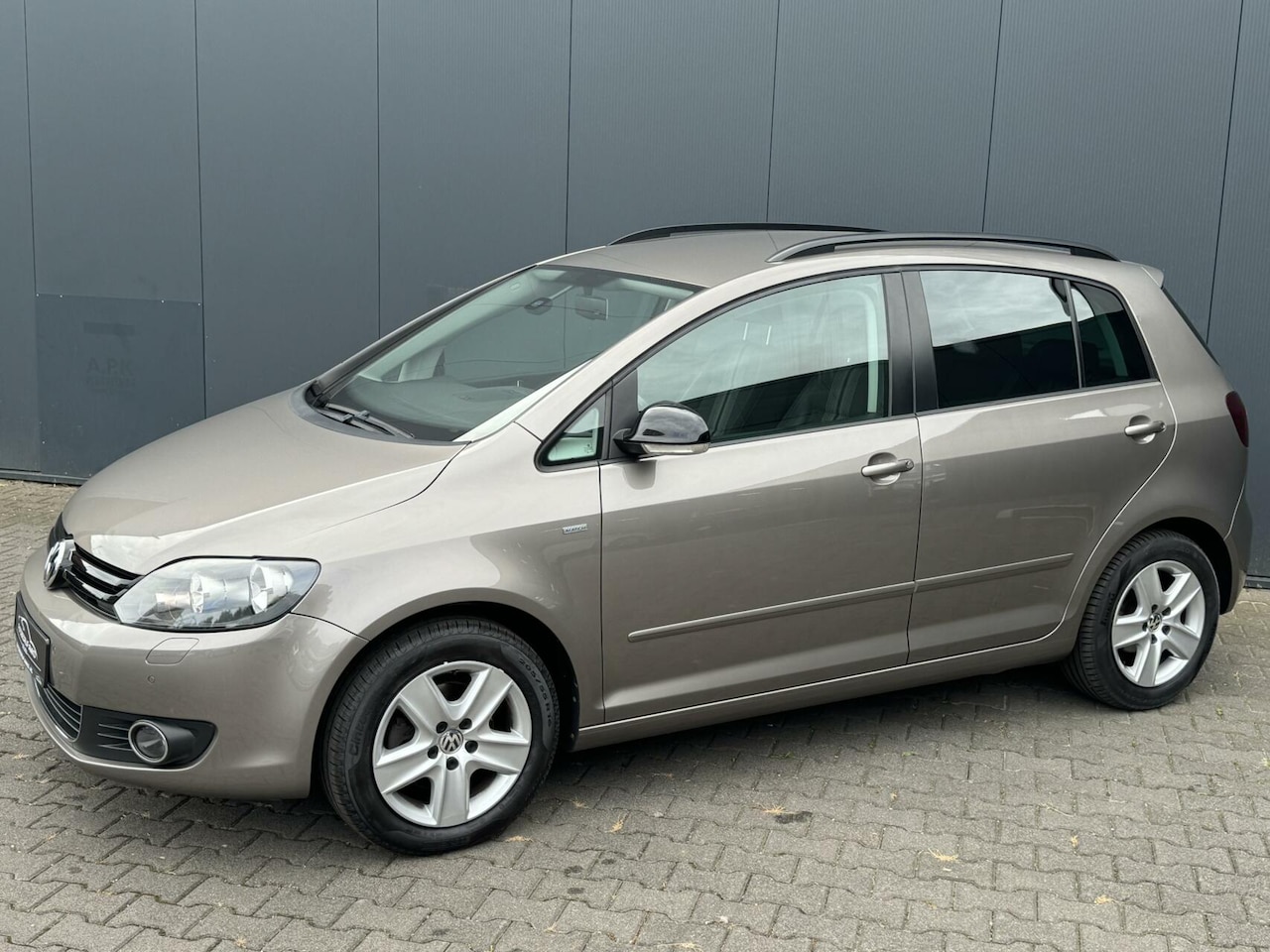 Volkswagen Golf Plus - 1.4 TSI Highline / CRUISE. / NAV. / AC / AUTOMAAT / STOELVERW. - AutoWereld.nl