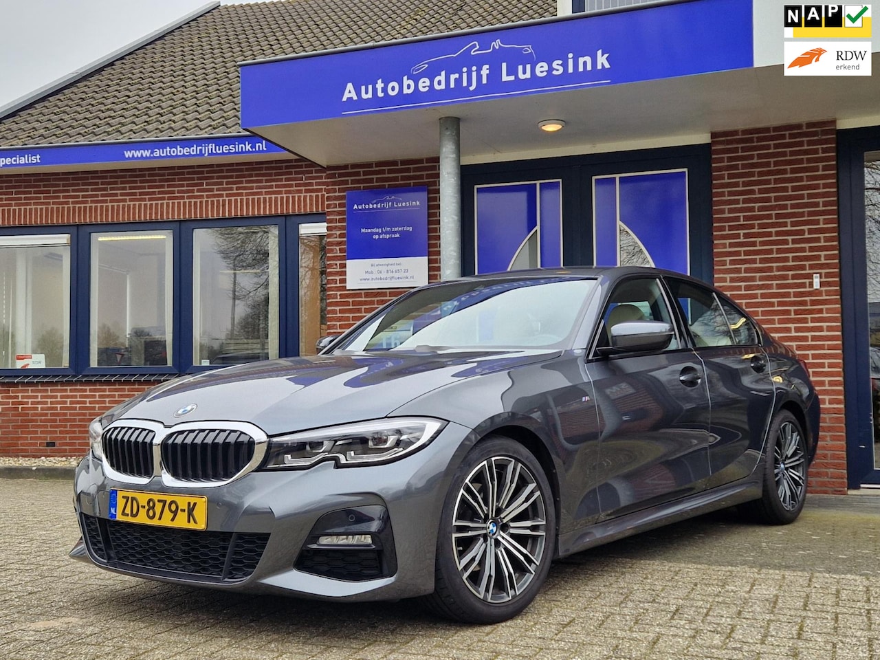 BMW 3-serie - 320i High Executive Edition M-Sport HUD LED Hoogglans Shadow Active Guard Plus Blow-By-Ver - AutoWereld.nl