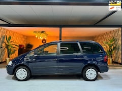 Volkswagen Sharan - 2.0 Trendline 7P Trekhaak Panorama Stoelverwarming Clima Rijklaar