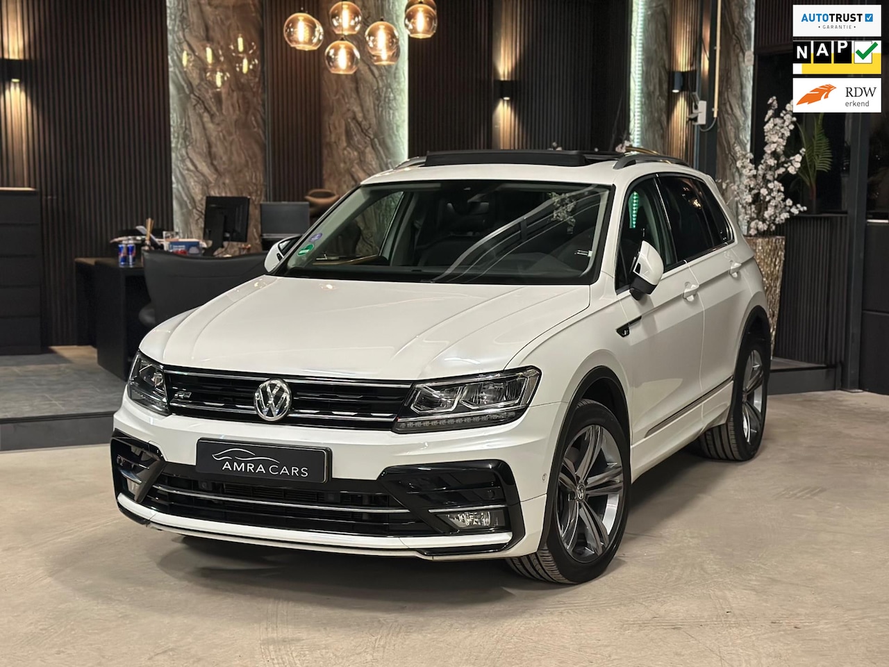 Volkswagen Tiguan - 2.0 TSI 4Motion R-Line|PANO|FULL OPTION - AutoWereld.nl