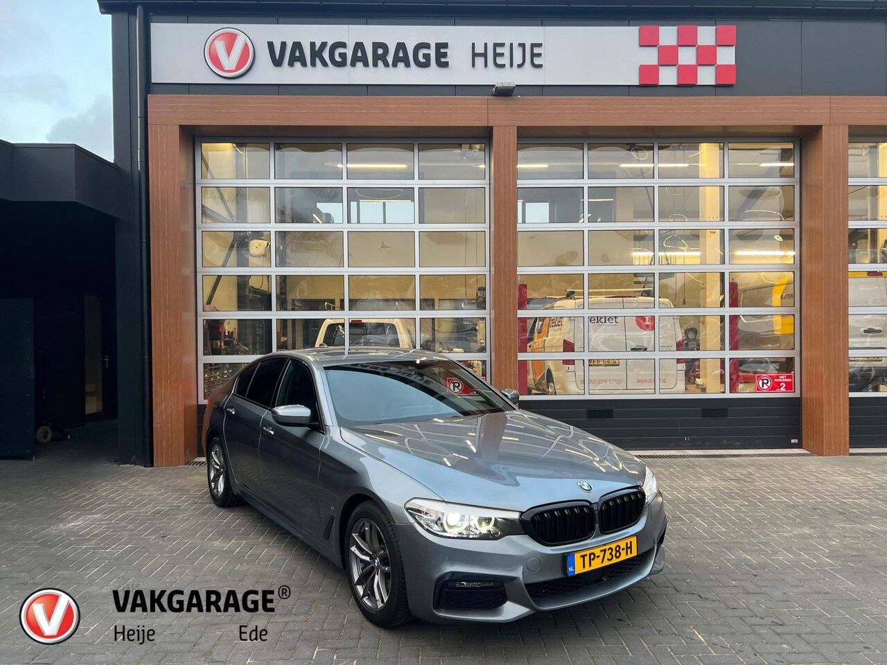 BMW 5-serie - 530e iPerformance Executive | M-Pakket | Schuifdak | Camera | Dealer Onderhouden | NL-Auto - AutoWereld.nl