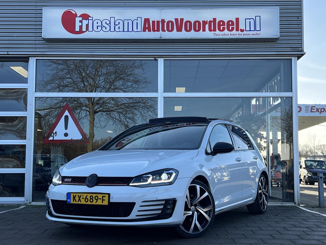 Volkswagen Golf - 2.0 GTI DSG / 5 Deurs / Leder / Pano / 2015 - AutoWereld.nl