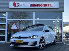 Volkswagen Golf - 2.0 GTI DSG / 5 Deurs / Leder / Pano / 2015