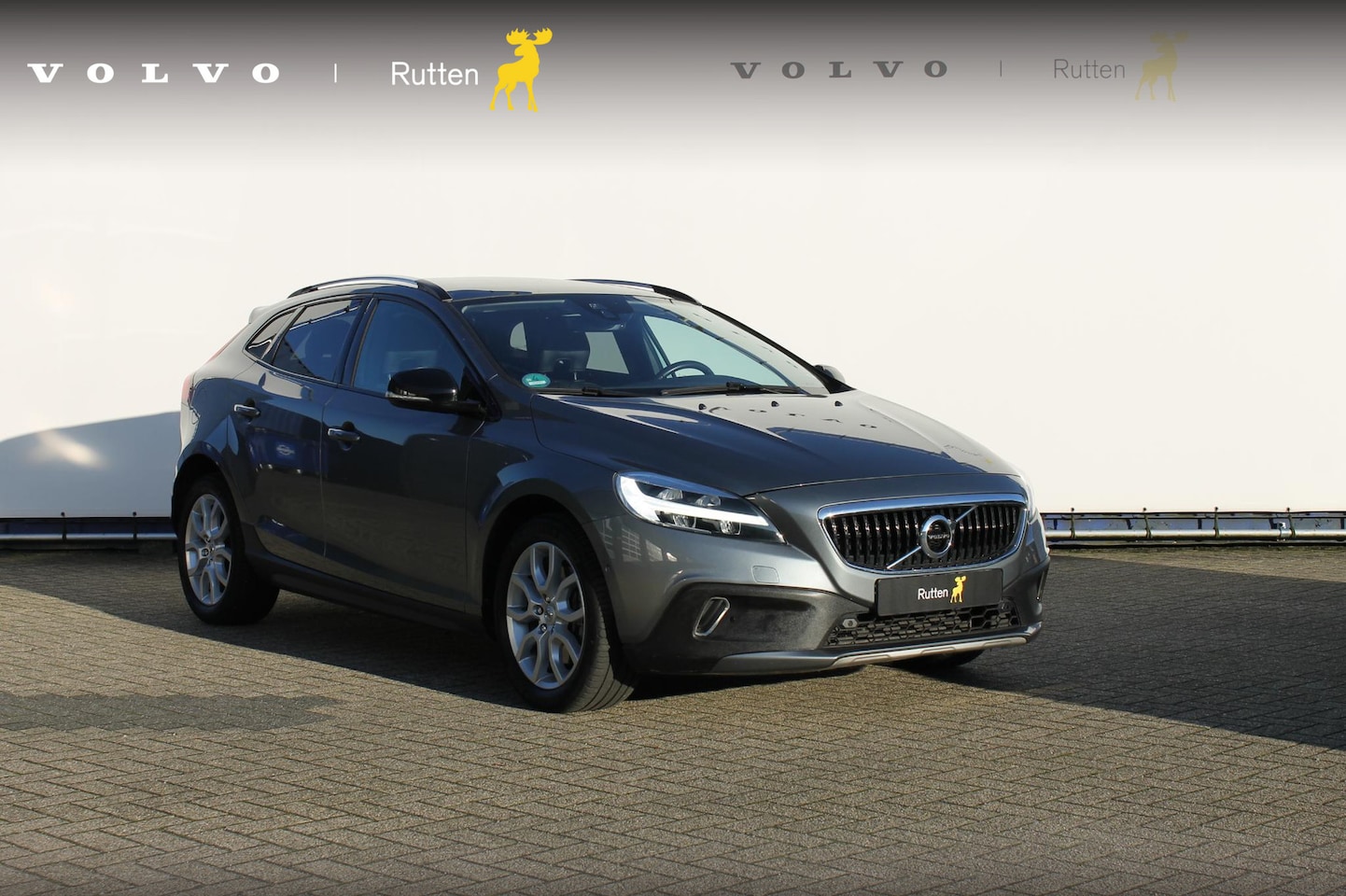 Volvo V40 Cross Country - T3 152Pk Automaat Polar+ Luxury Lederen Bekleding / Standkachel / Verwarmbare voorruit / T - AutoWereld.nl