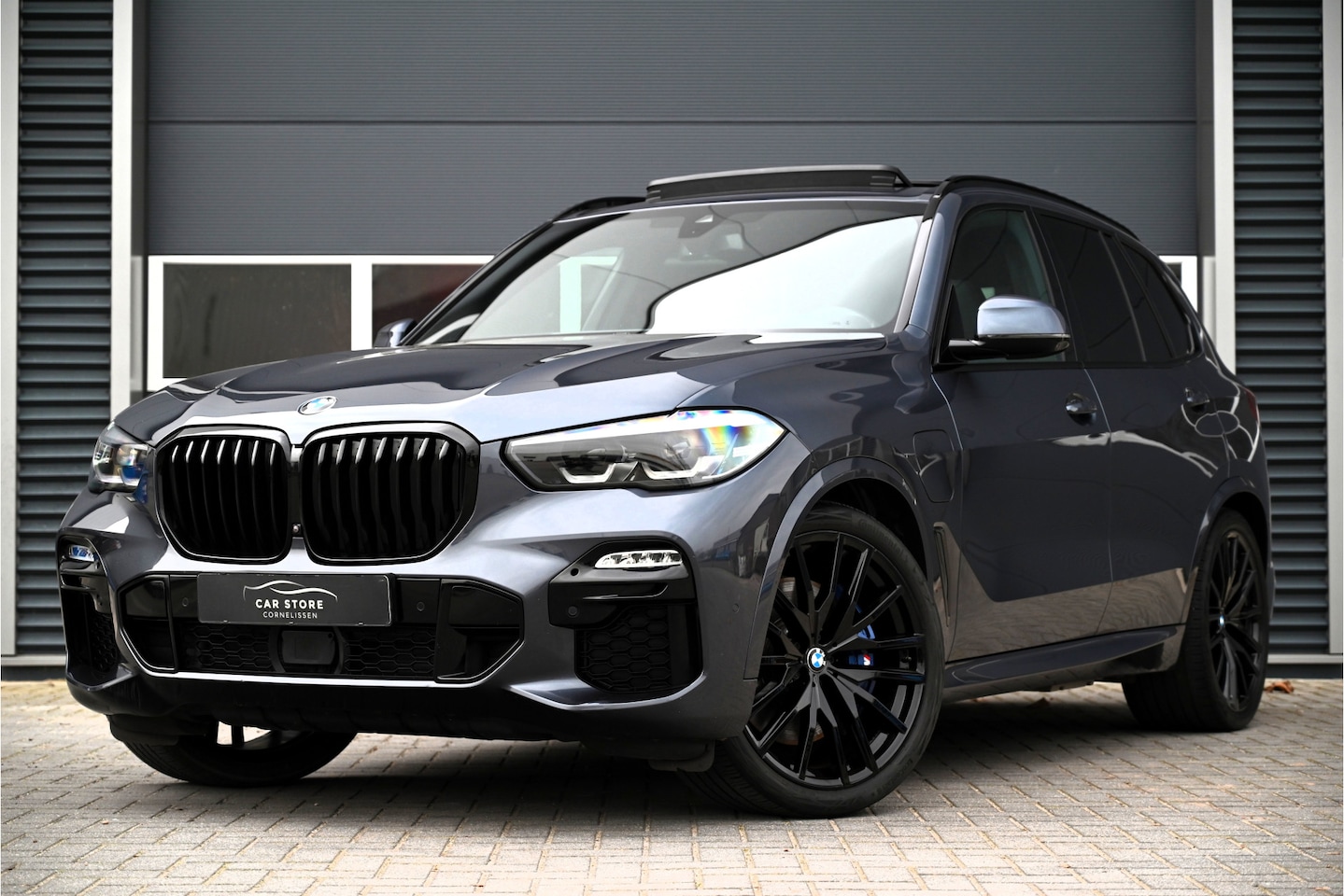 BMW X5 - xDrive45e / M-SPORT / PANO / M PERFORMANCE SEATS / HARMAN KARDON / LED / 360 CAMERA / 22" - AutoWereld.nl